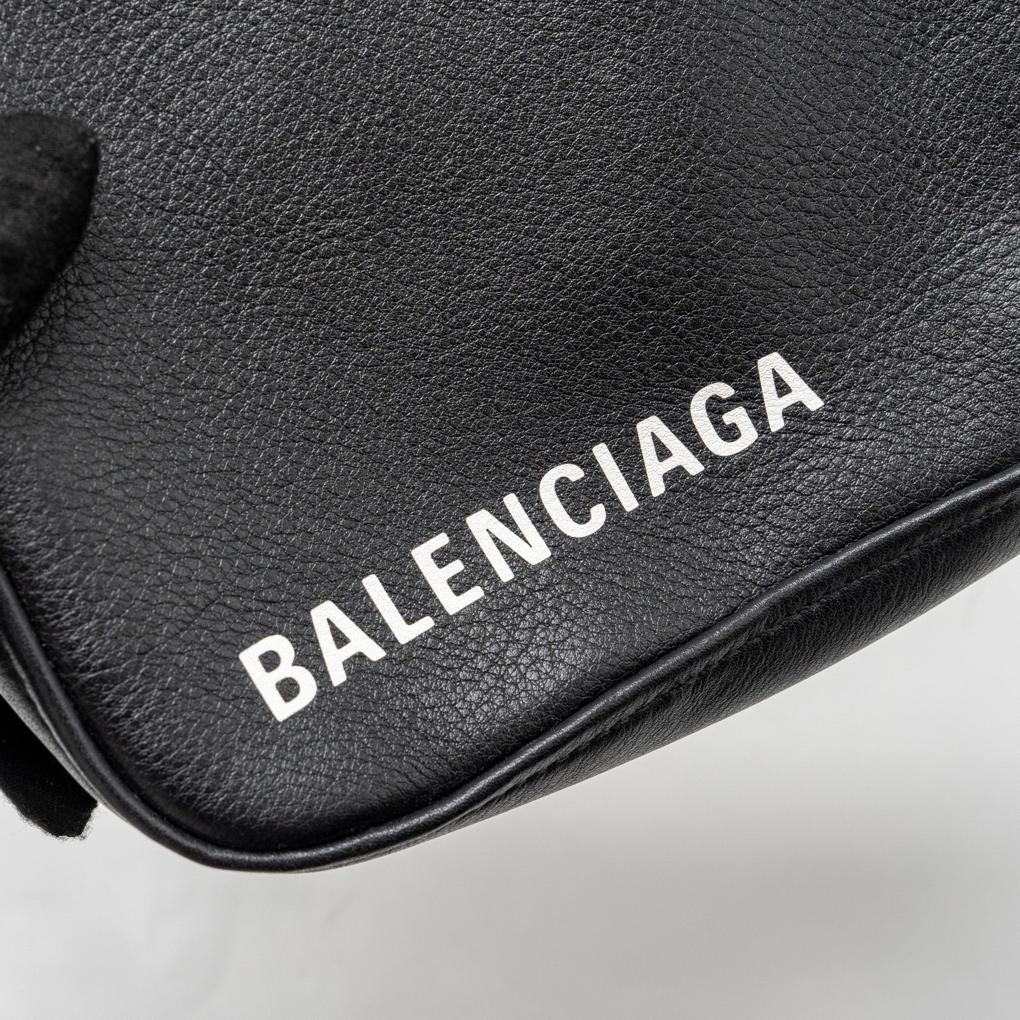 Balenciaga triangle zip clutch calfskin black SHW - Image 8