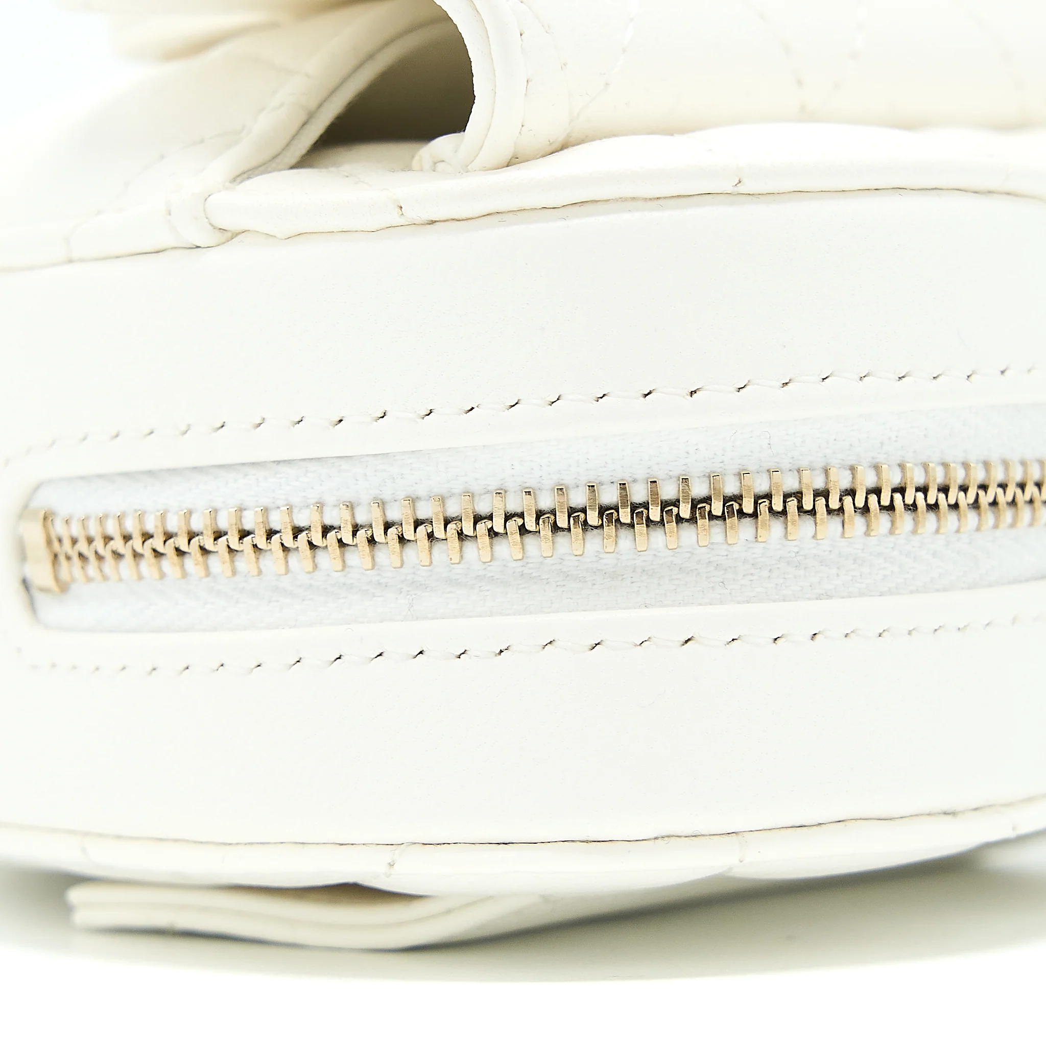 Chanel 22s Heart Belt Bag Lambskin White LGHW - Image 5