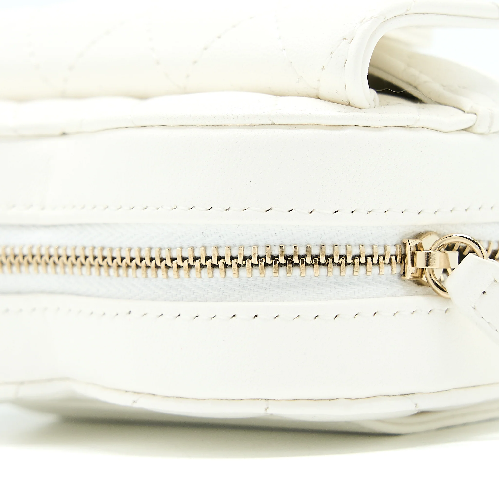 Chanel 22s Heart Belt Bag Lambskin White LGHW - Image 6