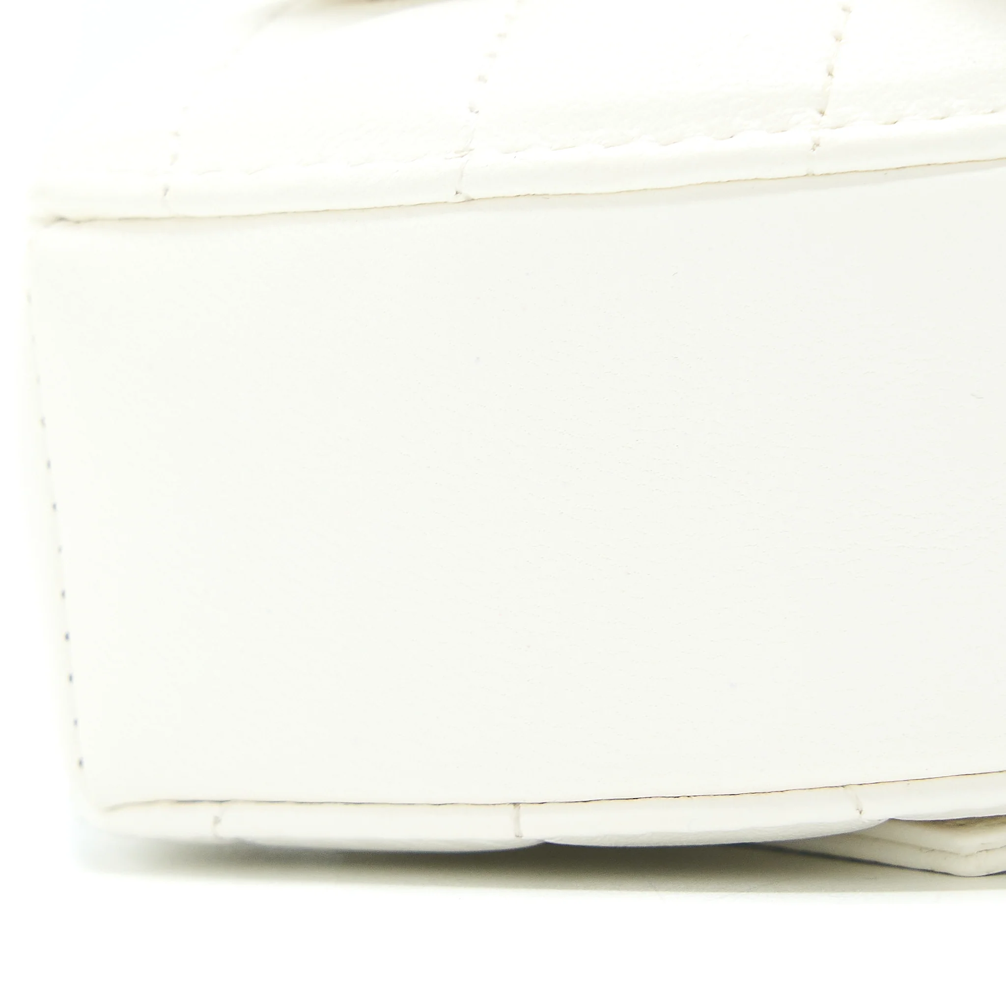 Chanel 22s Heart Belt Bag Lambskin White LGHW - Image 8