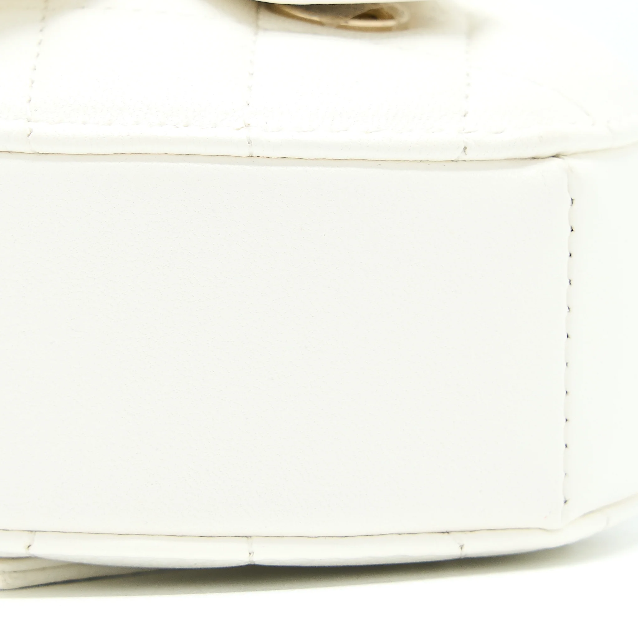 Chanel 22s Heart Belt Bag Lambskin White LGHW - Image 9