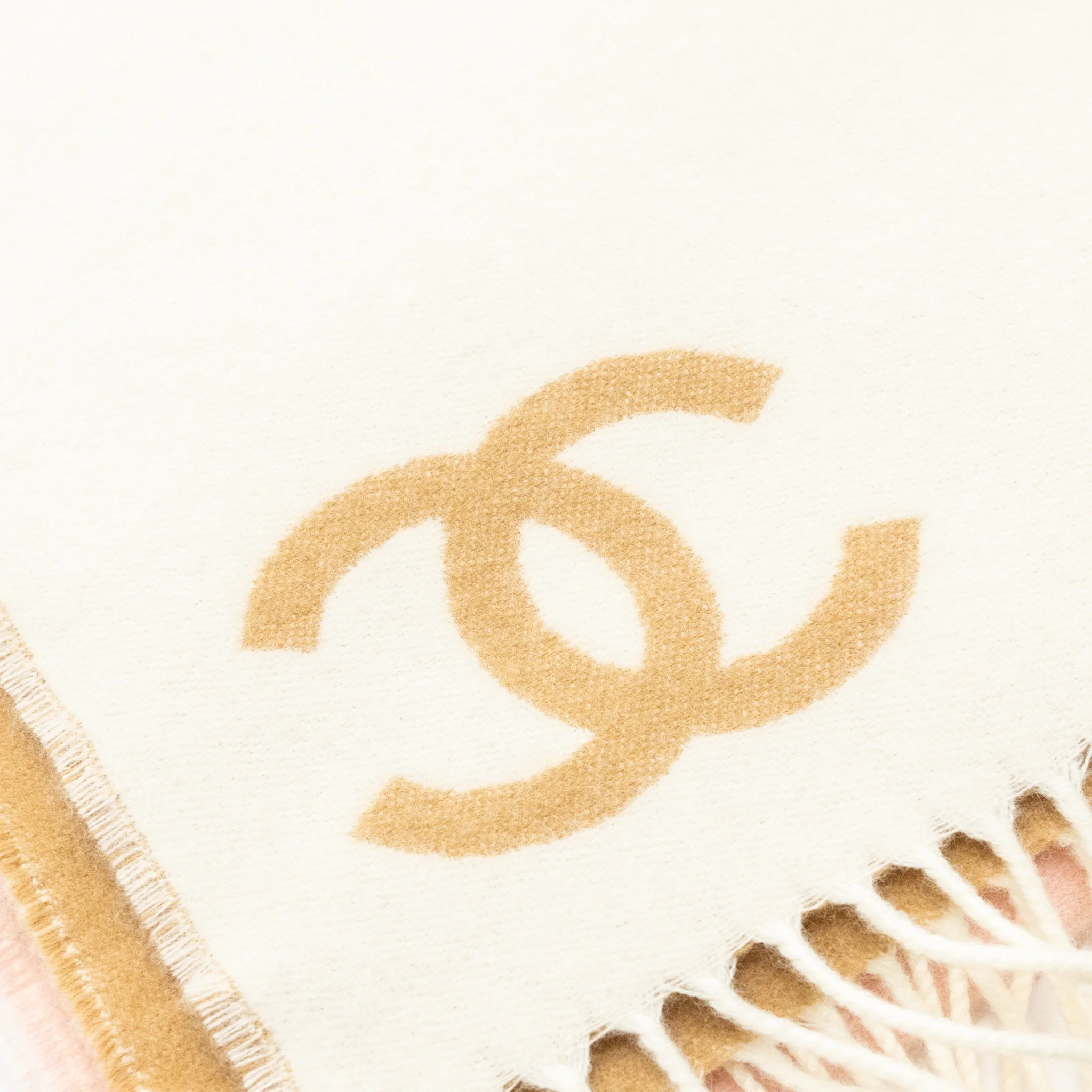 Chanel Cashmere And Wool Multicolour Scarf Pink/ beige/ Cream - Image 3