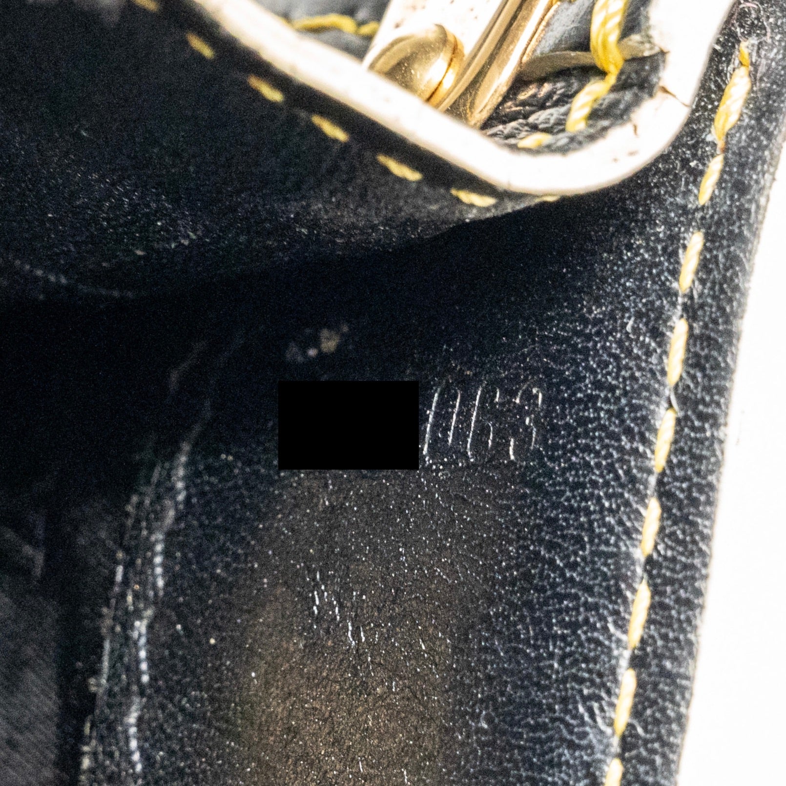 Louis Vuitton Vintage Shoulder Bag Black GHW - Image 17