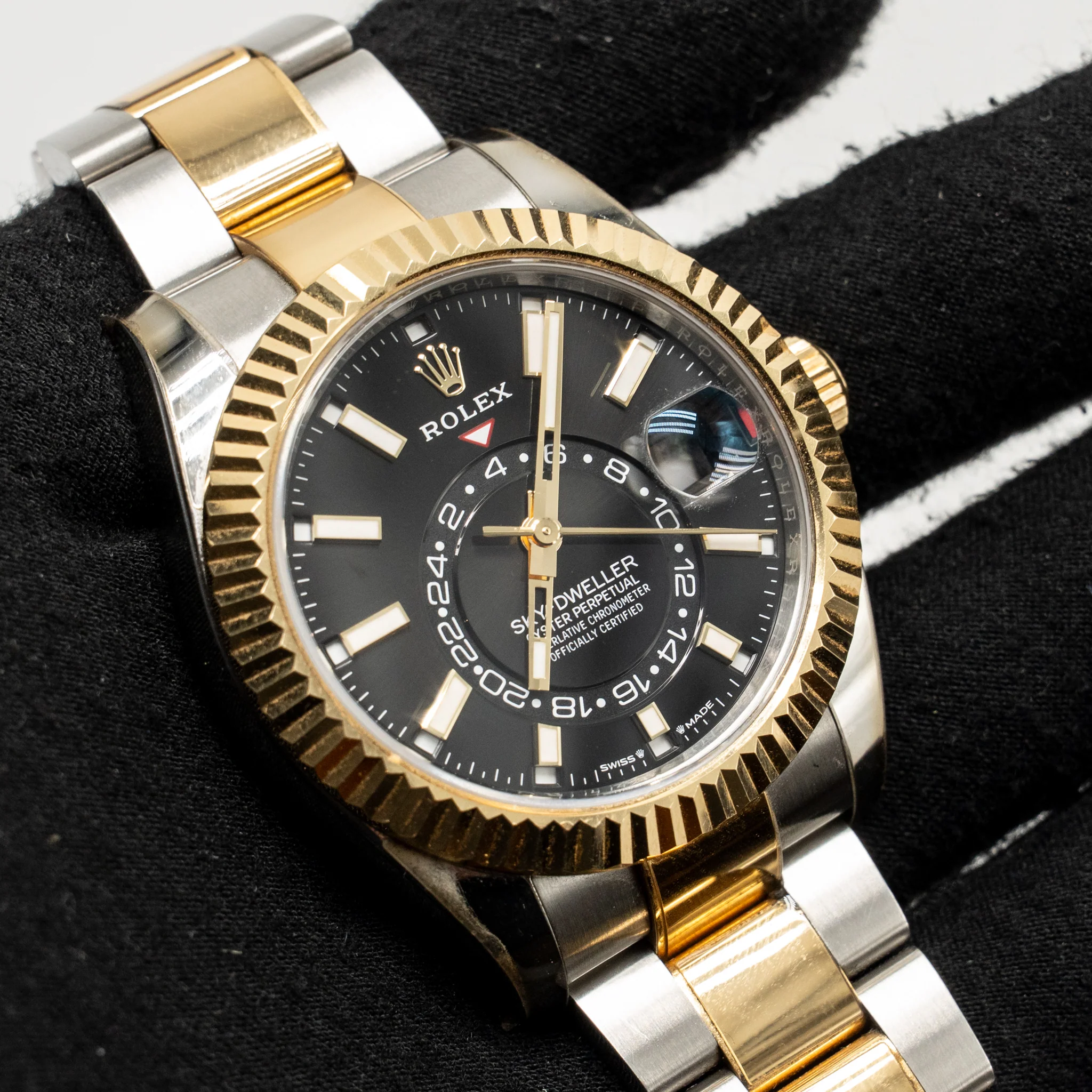 Rolex Sky-Dweller 42mm Oystersteel/Yellow Gold Bright Black Dial Oyster Bracelet M: 336933 - Image 8